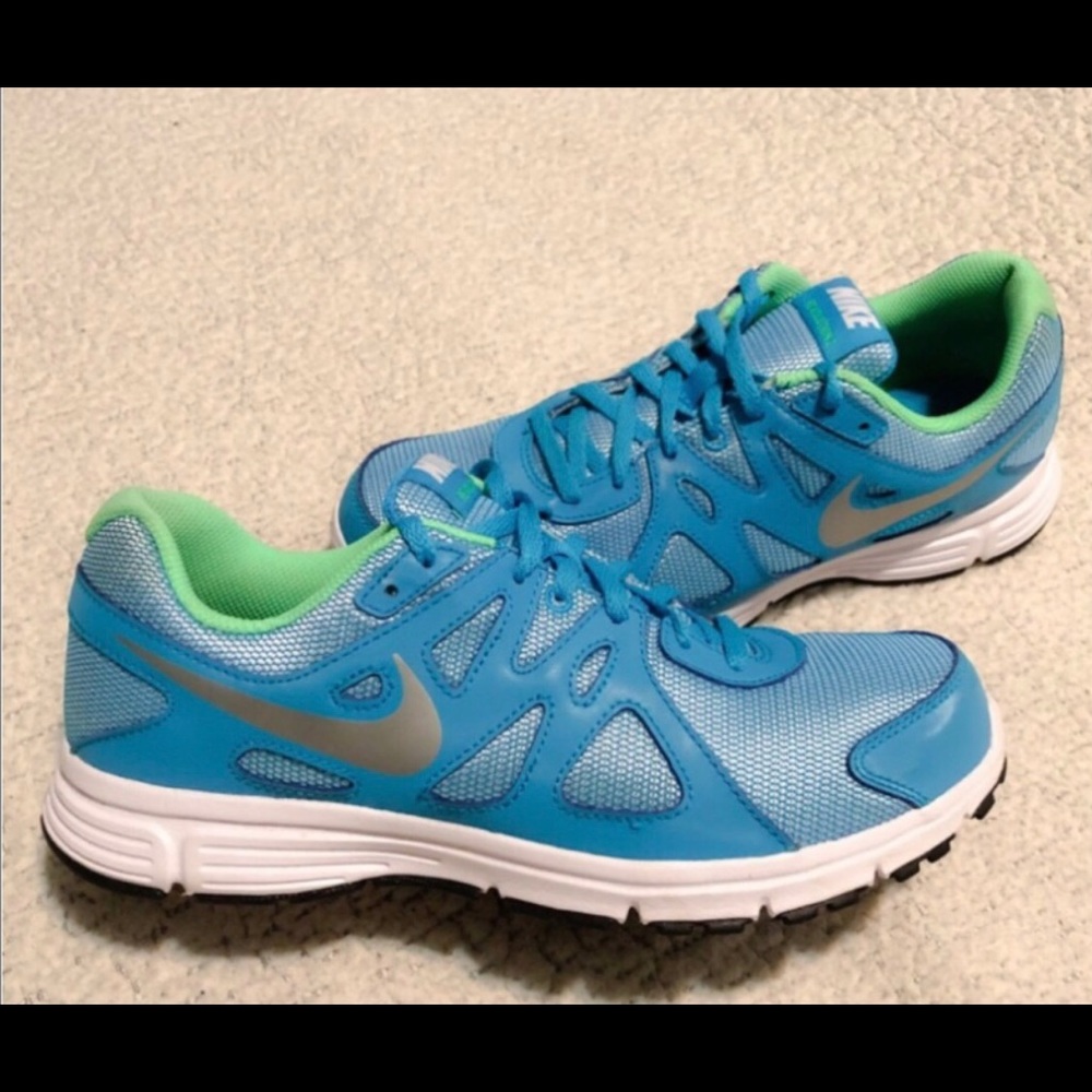 NIKE Revolution 2 GS Running Shoes.
